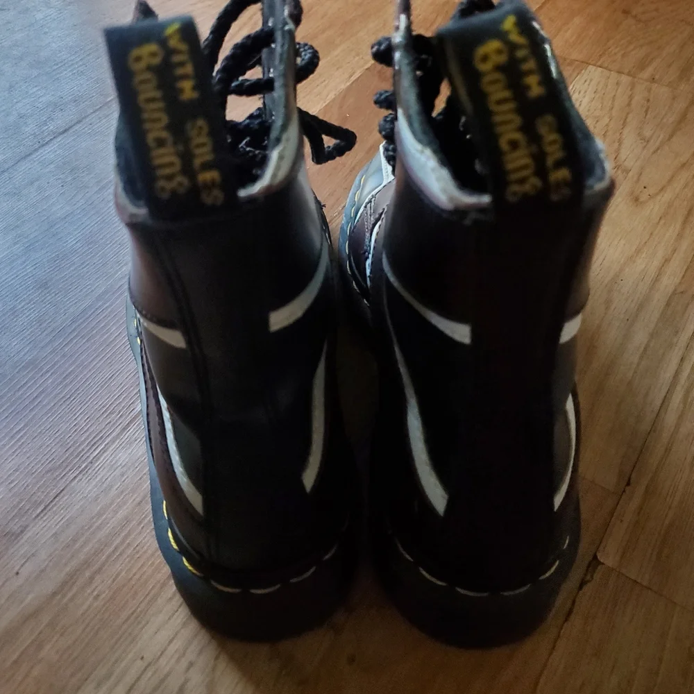 Unisex 1460 Pascal British Flag Doc Martens, Womans Size 6